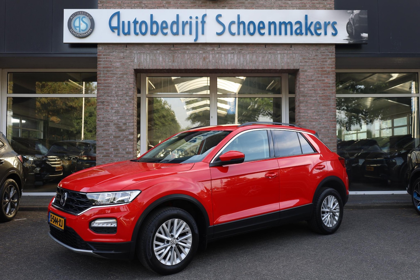 Volkswagen T-Roc - 1.0 TSI Style Business CARPLAY ACC STOELVERW. LANE-ASSIST 2xPDC LMV ENZ. - AutoWereld.nl