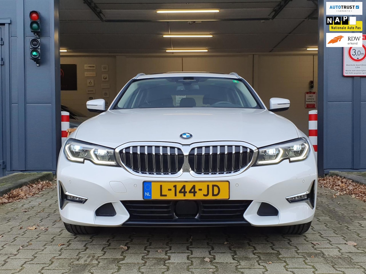 BMW 3-serie Touring - 330e High Executive / ONDERHOUDSCONTR. / ELEKTR. TREKH. / PANO / LASER / KEYLESS / HEAD-UP - AutoWereld.nl