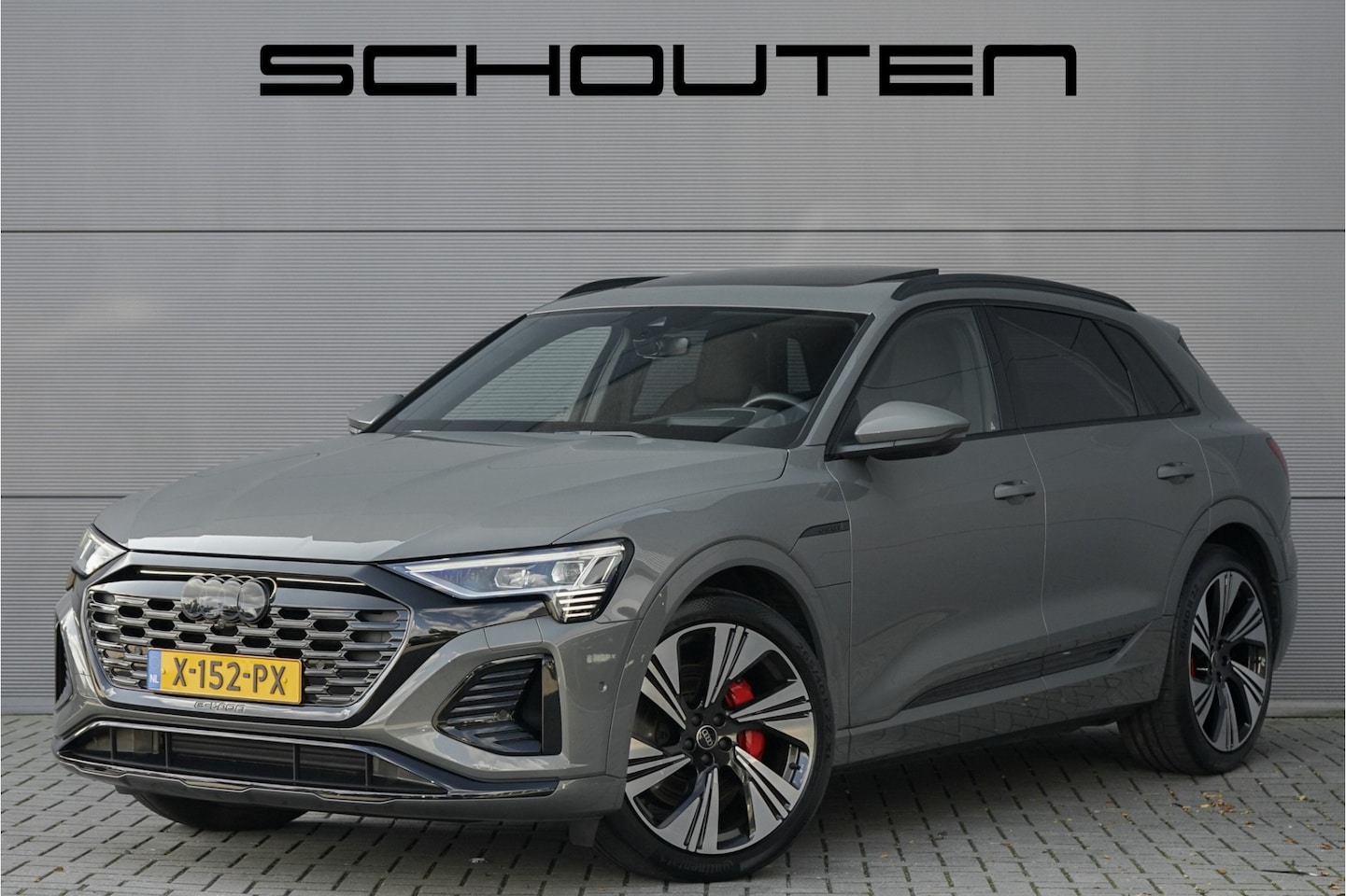 Audi Q8 e-tron - 55 Quattro S Edition 115 kWh Pano Leer 360° Camera Trekhaak 22" - AutoWereld.nl