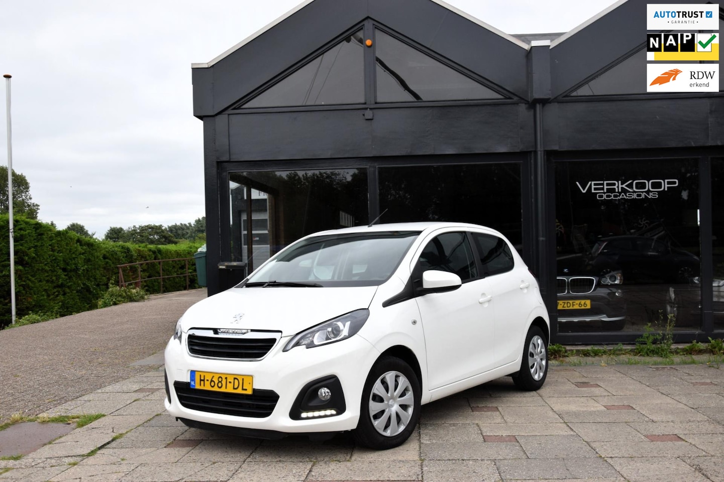 Peugeot 108 - 1.0 e-VTi Active Navigatie Carplay - AutoWereld.nl
