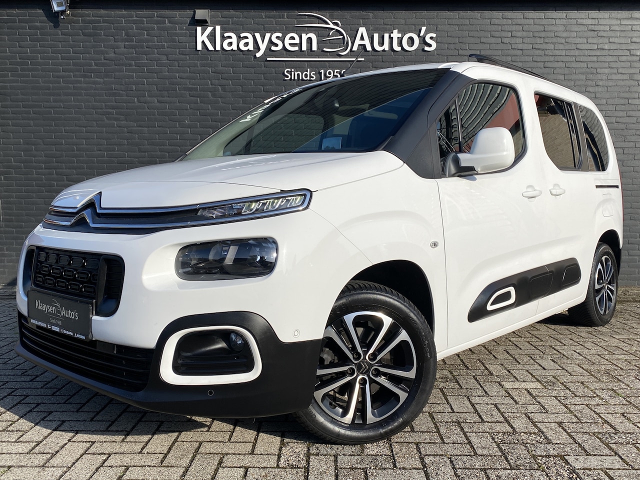 Citroën Berlingo - 1.2 PureTech Shine 110 pk | 1e eigenaar | dealer onderh. | navigatie | panoramadak | trekh - AutoWereld.nl