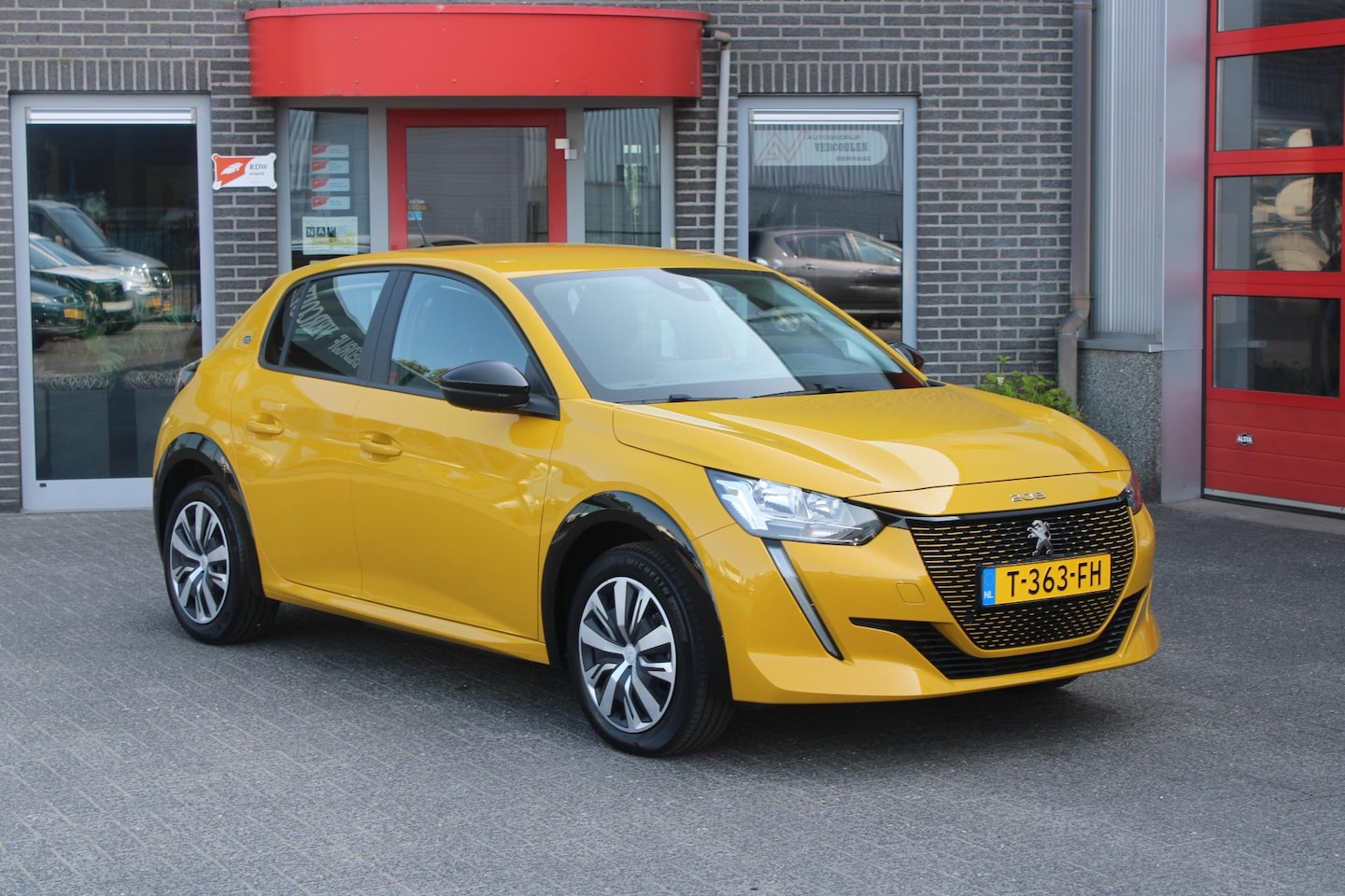 Peugeot e-208 - EV Active 50 kWh Navi/Apple/Andriod - AutoWereld.nl
