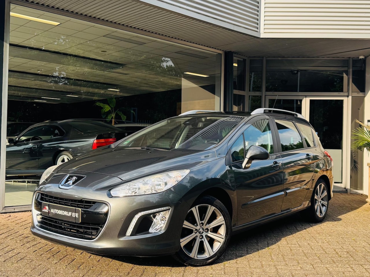 Peugeot 308 SW - 1.6 THP Allure 7p Pano*Navi*Pdc - AutoWereld.nl