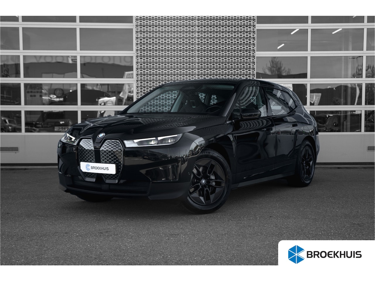 BMW iX - xDrive40 Executive 77 kWh | 20 inch Aerodynamische wielen (styling 1002) in Dark Grau | 4- - AutoWereld.nl