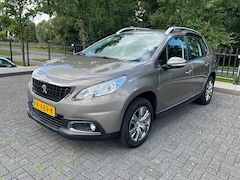 Peugeot 2008 - 1.2 PureTech Style | NAP | Navi | 16" Velgen | PDC | Trekhaak| Airco |