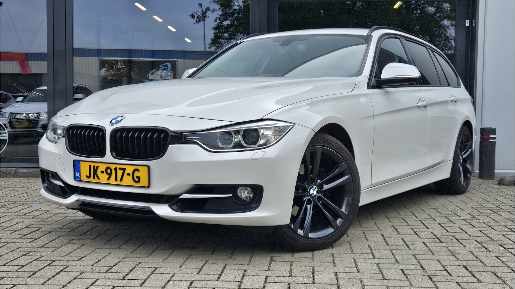 BMW 3-serie Touring - 320i Executive Sport Line + XENON + SPORTSTOELEN + NAVI - AutoWereld.nl