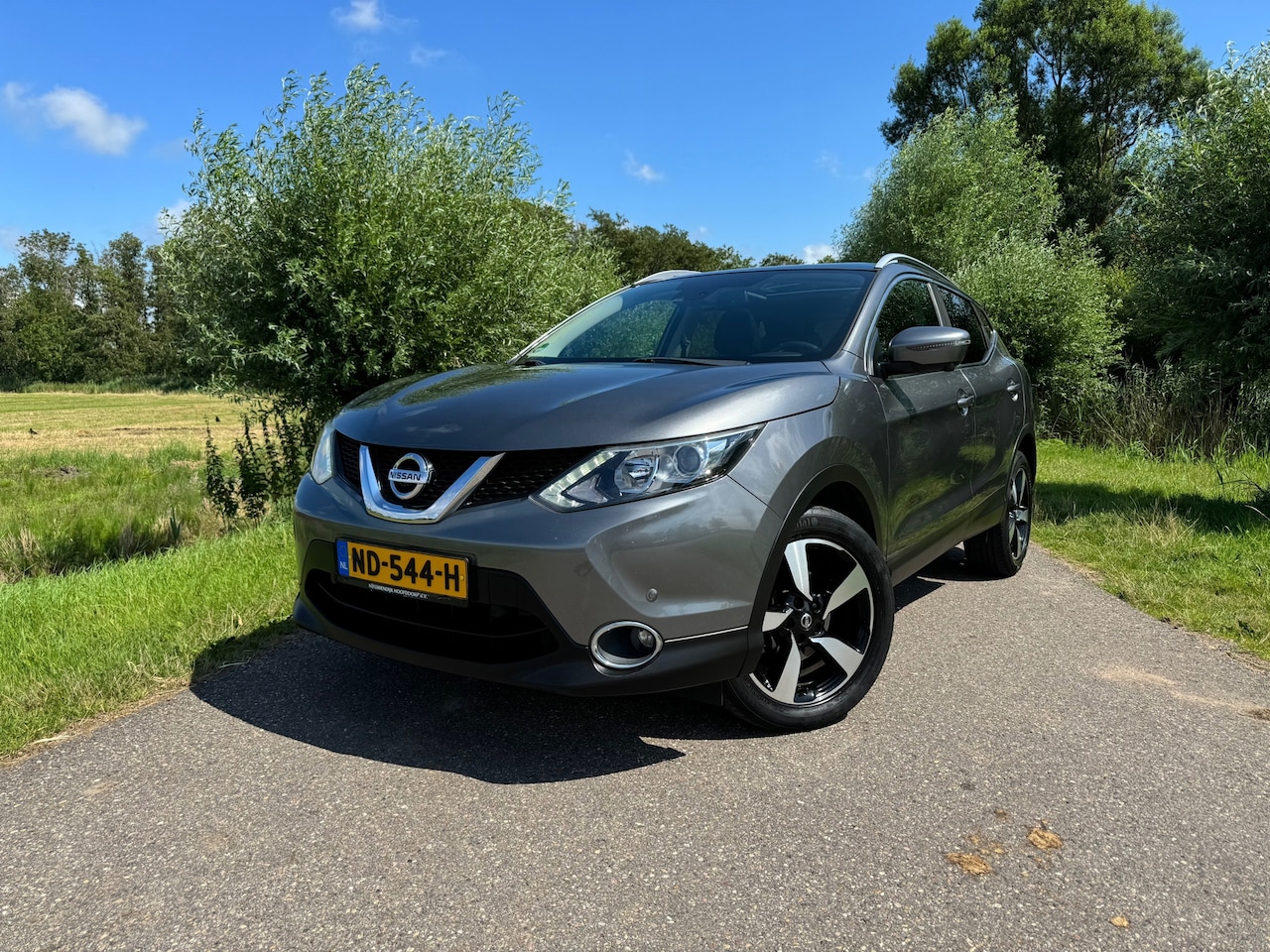 Nissan Qashqai - 1.2 N-Connecta / Navigatie / Goed onderhouden / Camera / Lm Velgen / Panorama dak / Climat - AutoWereld.nl