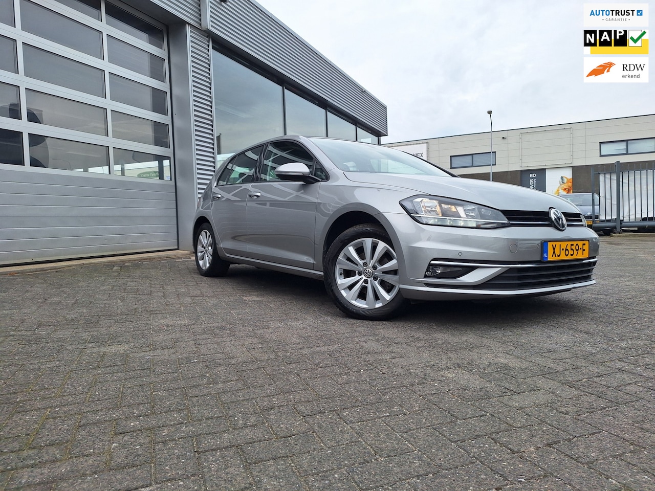Volkswagen Golf - 1.0 TSI Comfortline*Lm Velgen*Pdc V/A*Cruise*Nav*Ecc*Car Play** - AutoWereld.nl