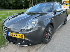 Alfa Romeo Giulietta - 1.7 TBi Quadrifoglio Verde 235PK met leder, navigatie en schuifdak