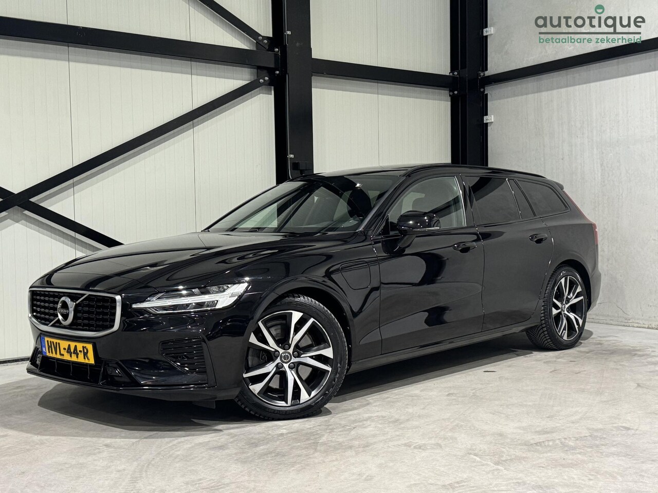 Volvo V60 - 2.0 T6 Twin Engine AWD R-Design Aut. | panorama | leder | navi | - AutoWereld.nl
