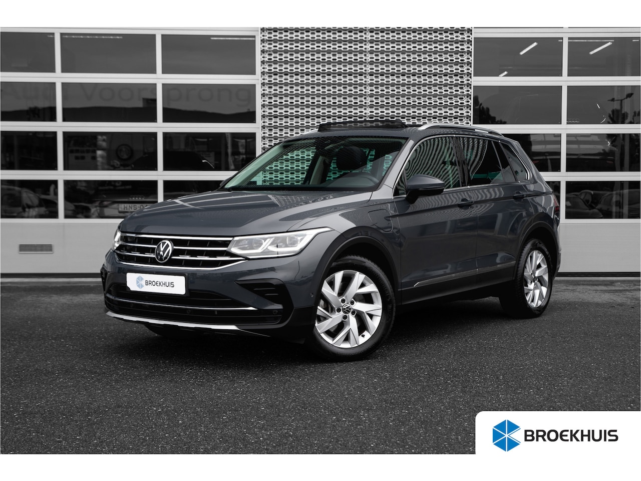 Volkswagen Tiguan - 1.4 TSI 245pk eHybrid Elegance | Panoramadak | Trekhaak | 360 | - AutoWereld.nl