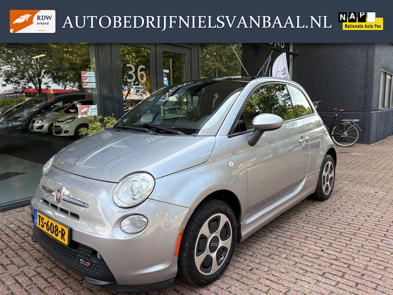 Fiat 500e - 24kwh Clima/Pano/PDC/Navi/86Dkm/Zeer netjes - AutoWereld.nl