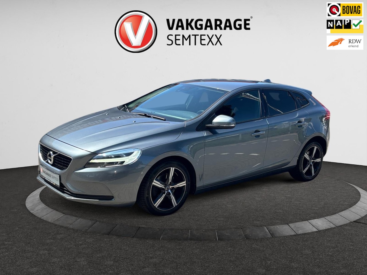 Volvo V40 - 2.0T T2 Inscription | Navi | Clima | Cruise | Parkeer Sensoren Achterzijde | APK 17-1-2027 - AutoWereld.nl