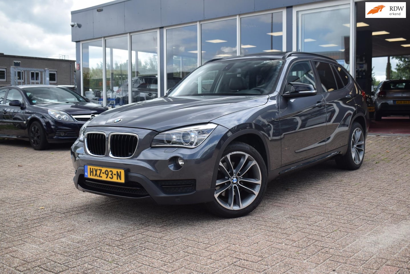 BMW X1 - XDrive20i AUTOMAAT|PANO DAK|XENON|LEDER|NAVI||CRUISE|PARKEERSENSOREN VOOR EN ACHTER| - AutoWereld.nl