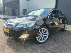Opel Astra - 1.6 Cosmo |LEER|NAVI|18"|NAP|ZIE TEKST