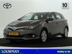 Toyota Auris - 1.8 Hybrid Energy Plus Limited | Trekhaak | Voorstoelen verwarmd | Parkeersensor voor |