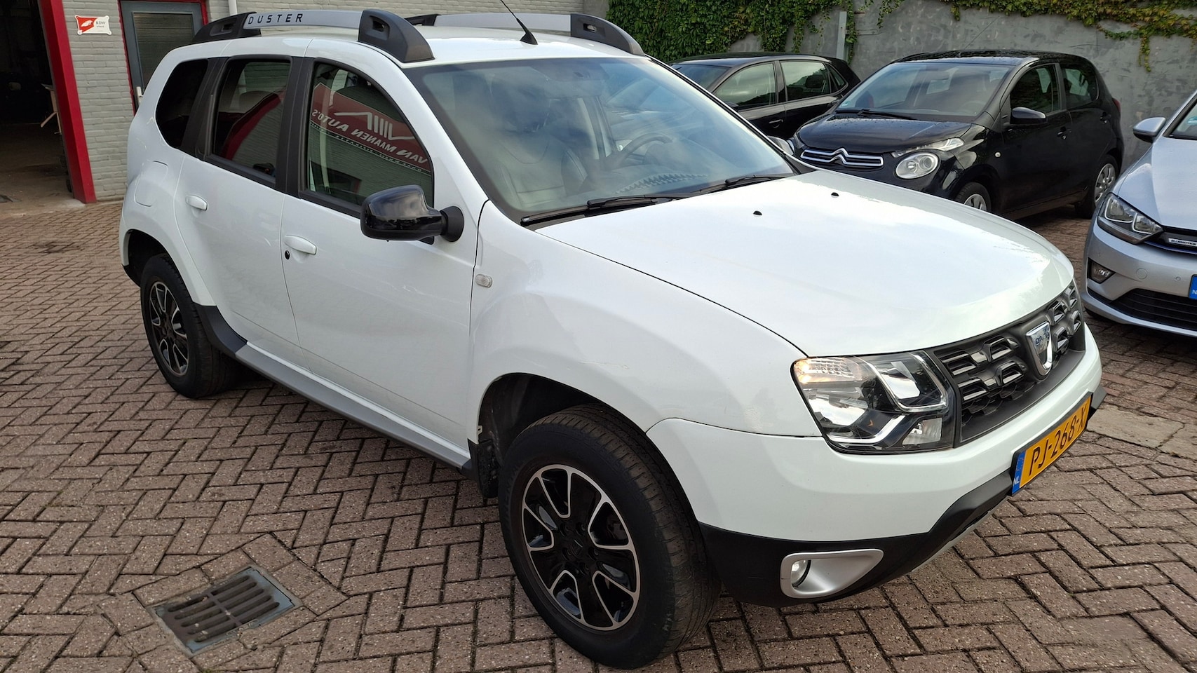 Dacia Duster - 1.2 TCE 4x2 Blackshadow Leder, Navigatie, Camera - AutoWereld.nl