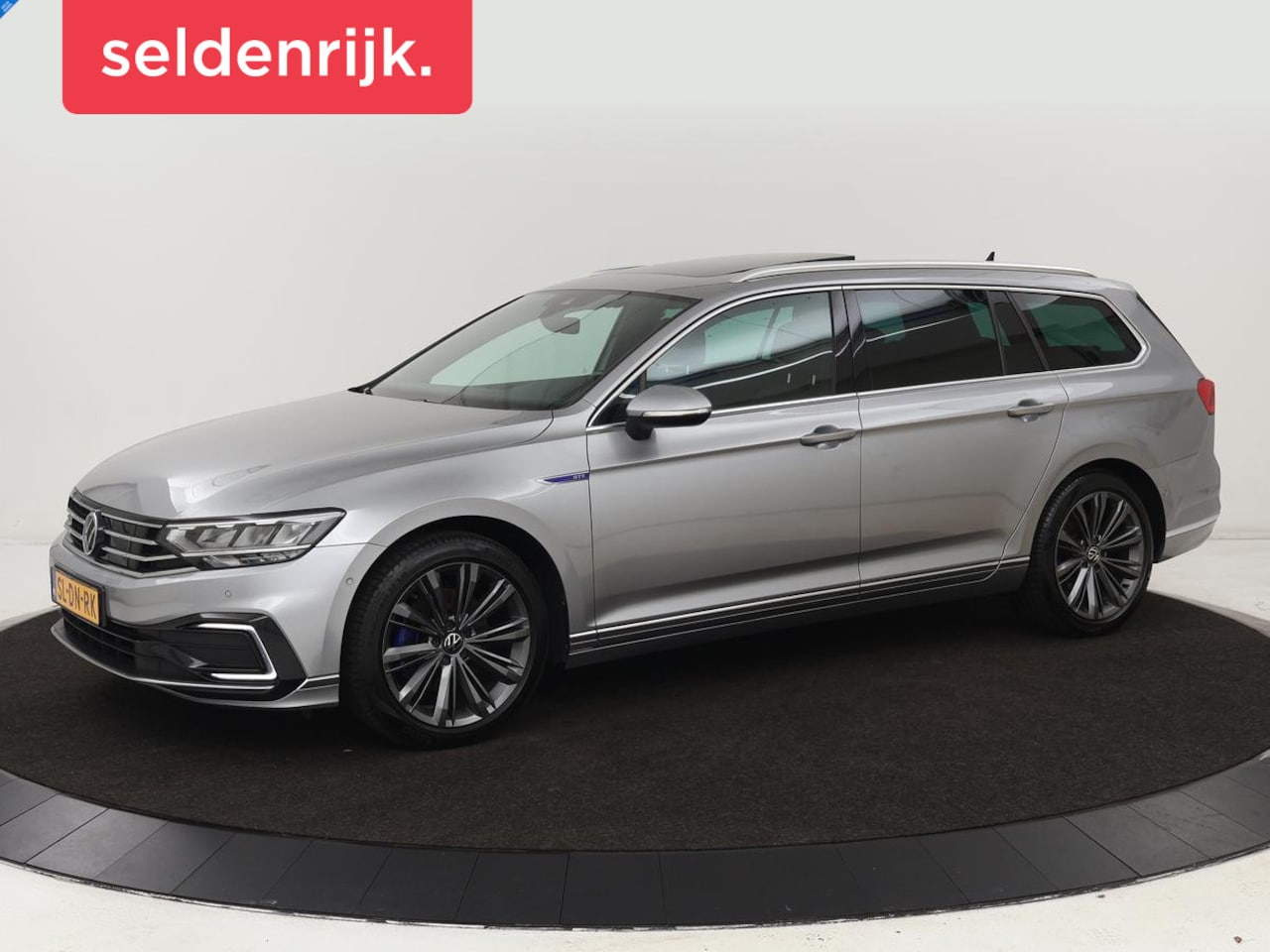 Volkswagen Passat Variant - 1.4 TSI PHEV GTE | Panoramadak | Stoelverwarming | Camera | Virtual Cockpit | Leder/Alcant - AutoWereld.nl