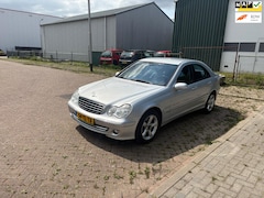Mercedes-Benz C-klasse - 200 K. Avantgarde Cruise Automaat Airco Half Leder Pdc Voor En Achter Trekhaak Navi Zeer N