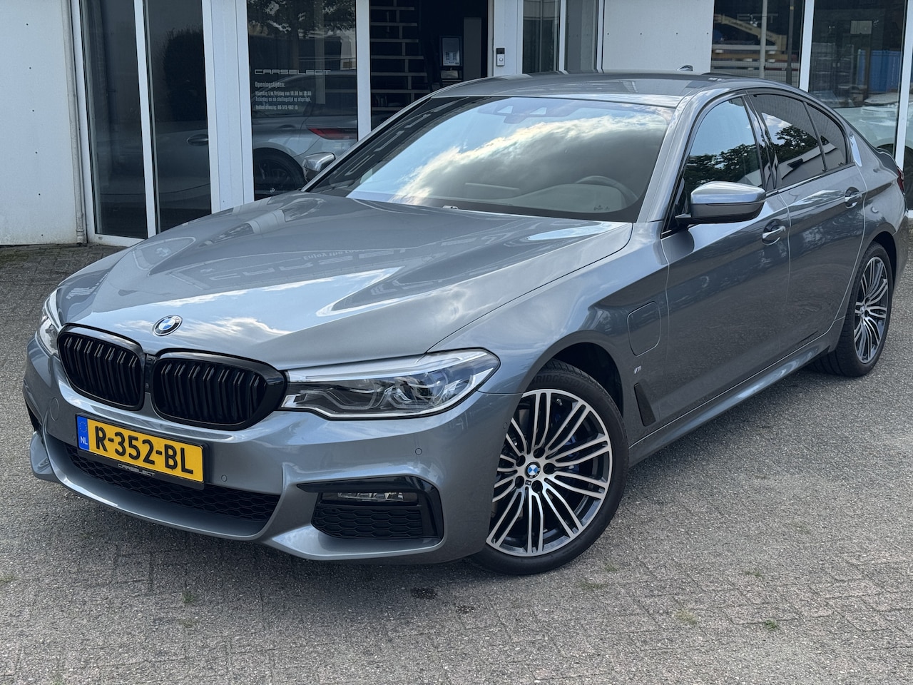 BMW 5-serie - 530e xDrive iPerformance High Executive M Pakket, Camera, Harman Kardon, Navigatie . Een p - AutoWereld.nl