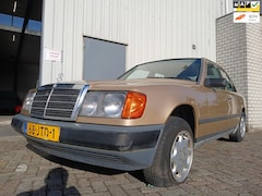 Mercedes-Benz 200-500 (W124) - 230 E - Airco - Trekhaak - Export