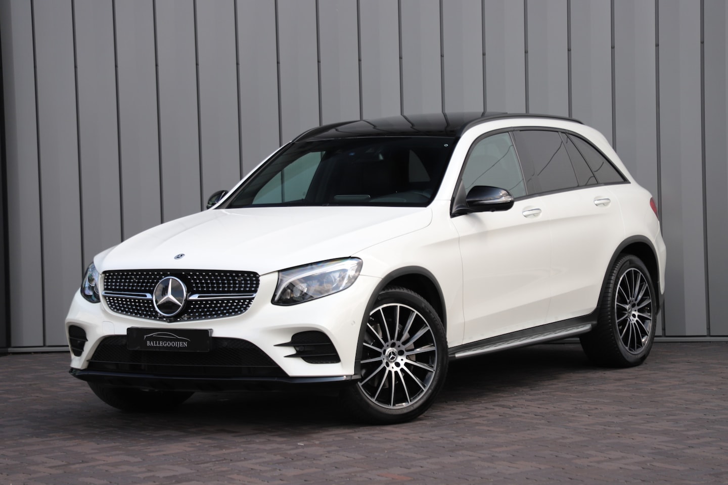 Mercedes-Benz GLC-klasse - 300 AMG 4-Matic | 258PK | Pano | Keyles-go | Head-up | Burmester | Sfeerverlichting | Memo - AutoWereld.nl