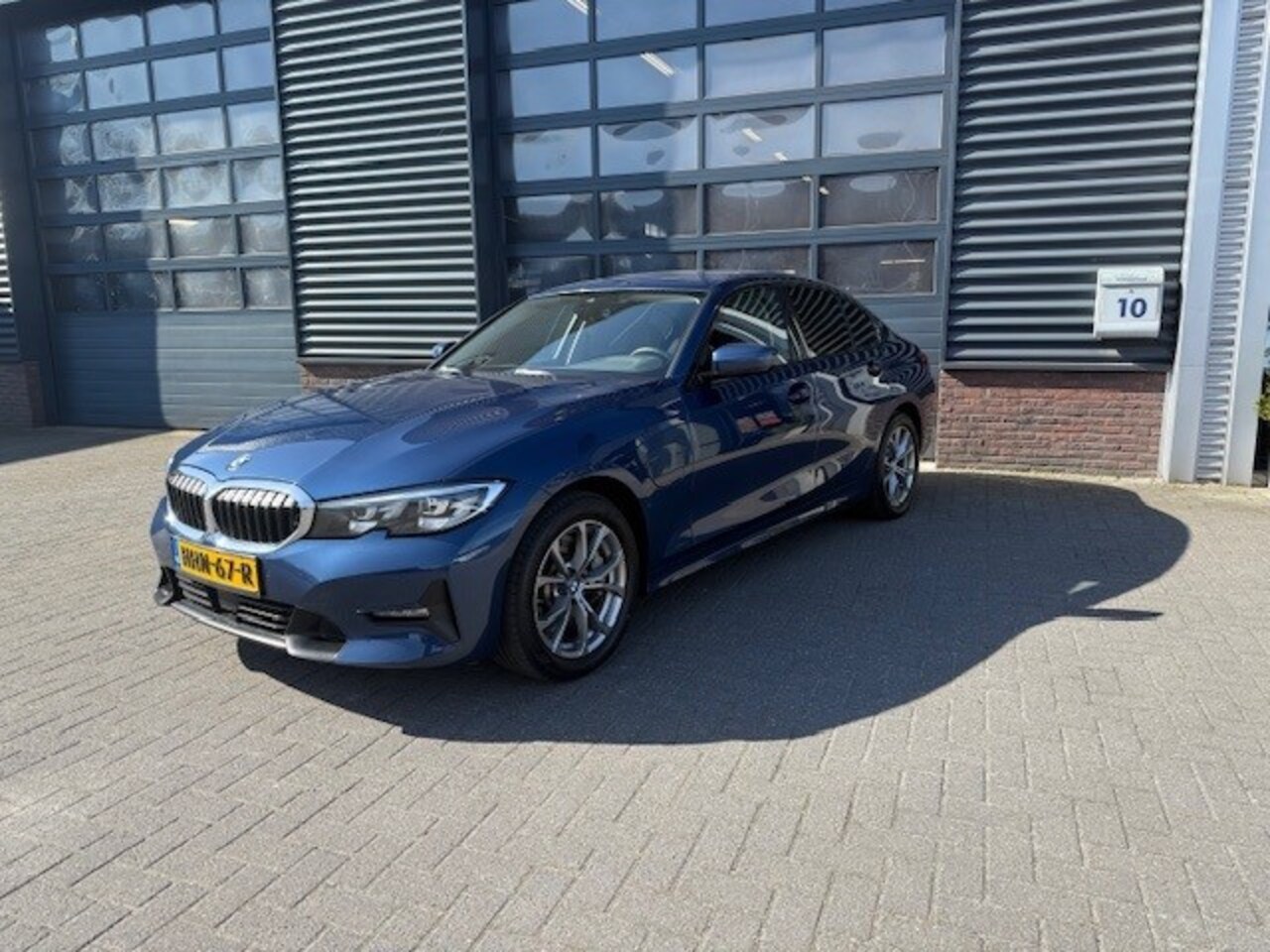 BMW 3-serie - 330e PHEV Sport Line Carplay Stoelverwarming Trekhaak - AutoWereld.nl