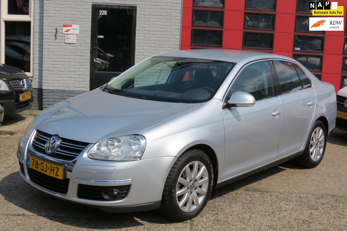 Volkswagen Jetta - 1.6 FSI Comfortline 1.6 FSI Comfortline , Airco . Cr Control, Trekhaak - AutoWereld.nl