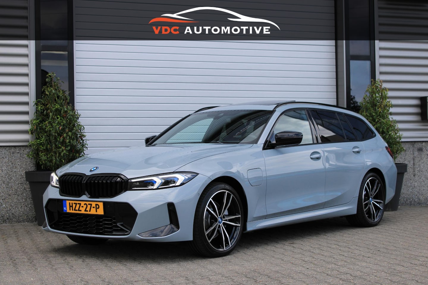 BMW 3-serie Touring - 330e xDrive Touring M Sport Facelift | Pano | Trekhaak | Laser LED | Shadowline | Comfort - AutoWereld.nl