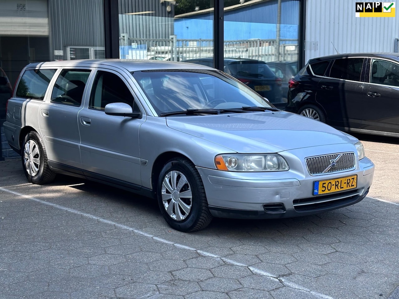 Volvo V70 - 2.4 Edition I /Airco/G3/ trekhaak/ - AutoWereld.nl