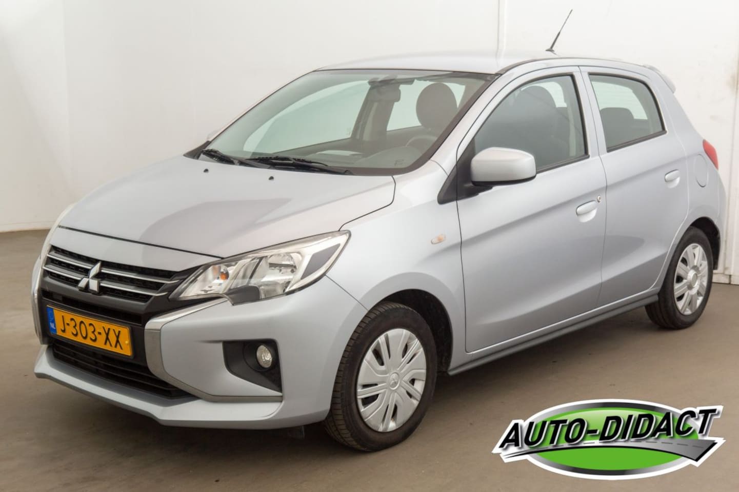 Mitsubishi Space Star - 1.0 Cool+ 97.821 km Airco - AutoWereld.nl