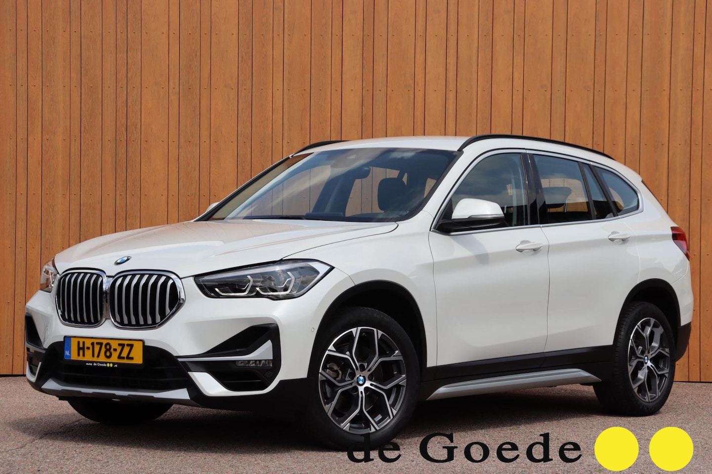 BMW X1 - SDrive20i VDL Nedcar Edition org.NL leer+verw Head-up el.klep parelmoer - AutoWereld.nl