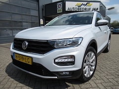 Volkswagen T-Roc - 1.0 TSI Style Business / 1e EIGENAAR / NAV / PDC V+A / Carplay / ACC