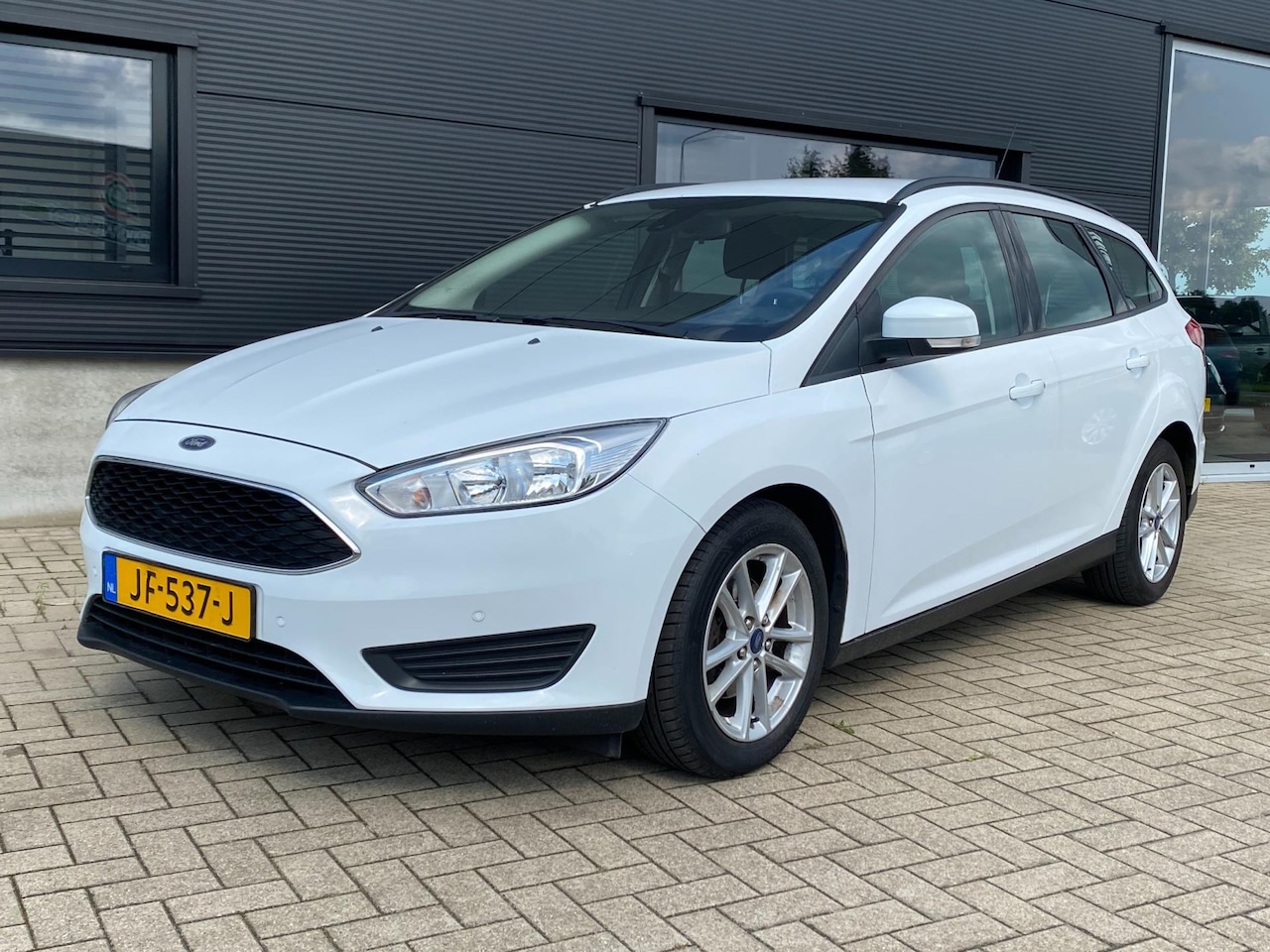 Ford Focus Wagon - 1.0 EcoBoost - AutoWereld.nl