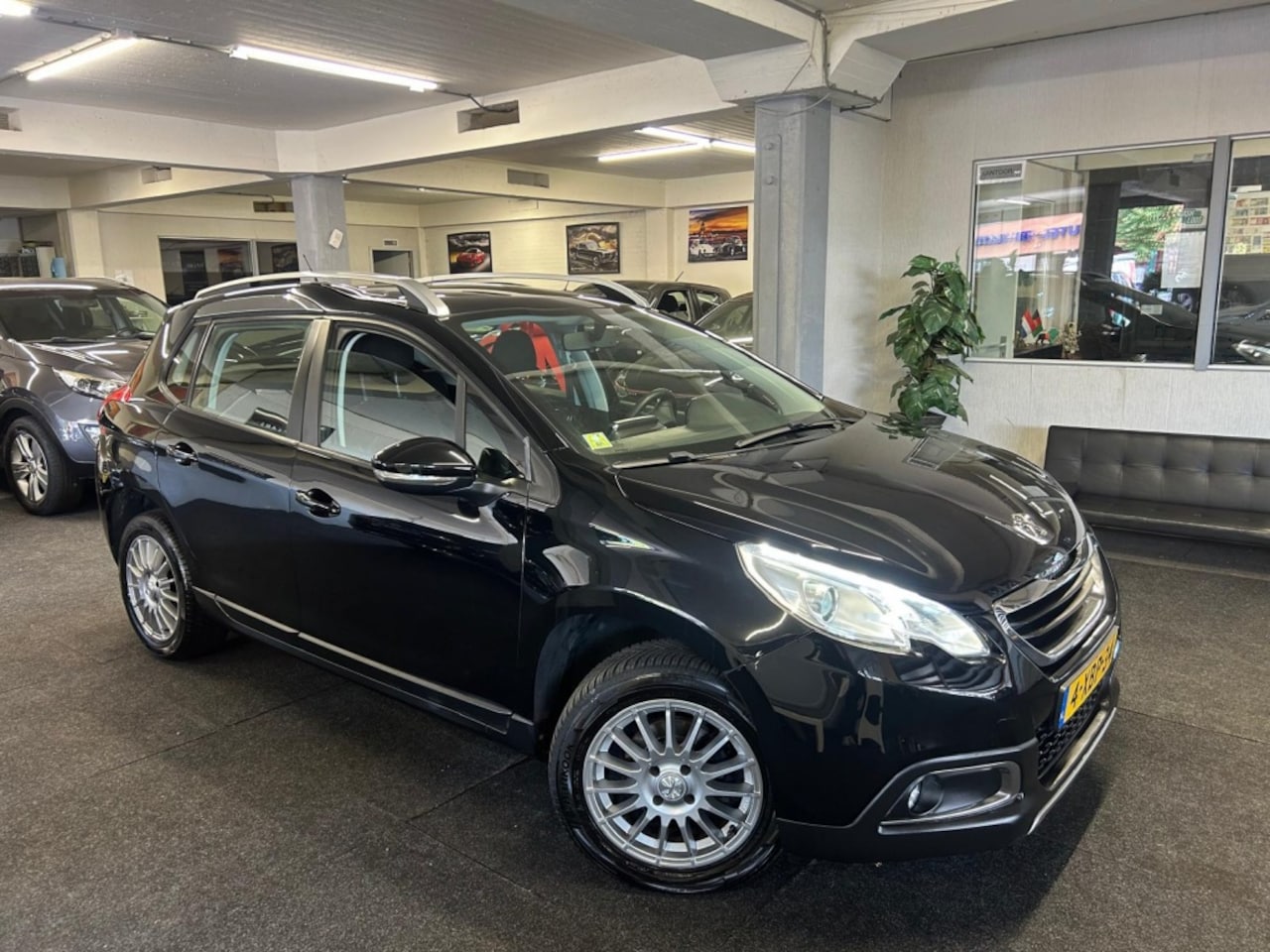 Peugeot 2008 - 1.2 VTi Act. Pack Pr*Pano*Navi*Velgen* - AutoWereld.nl