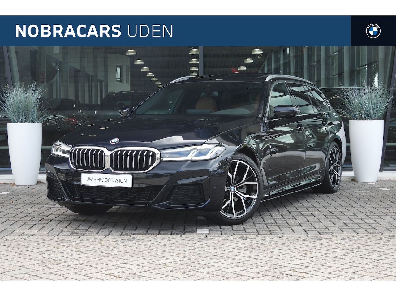 BMW 5-serie Touring - 520i High Executive M Sport Automaat / Panoramadak / Achteruitrijcamera / 	Adaptieve LED / - AutoWereld.nl