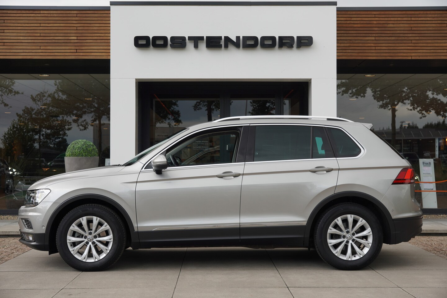 Volkswagen Tiguan - 1.5TSI/150pk Comfortline DSG|2019|Trekhaak|Cruise+ACC|PDC+Assist+Camera|Navi|Keyless|Ergo- - AutoWereld.nl