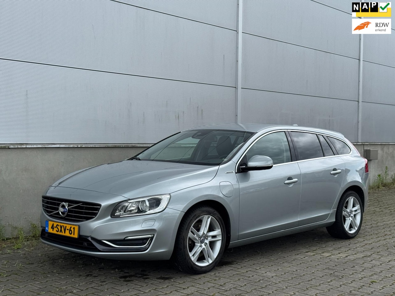 Volvo V60 - 2.4 D6 AWD PHEV CLIMA|NAVI|CRUISE|LEER|CAM|APK|NAP| - AutoWereld.nl