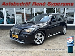 BMW X1 - sDrive20i Business | Trekhaak | Pano | Cruise | Parkeer Sensoren