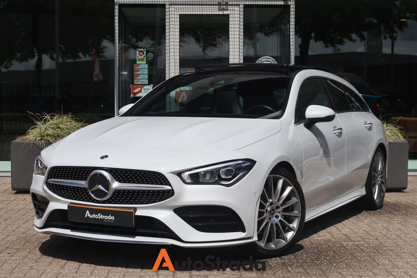 Mercedes-Benz CLA-klasse Shooting Brake - 200 AMG-Line 163pk | Pano | Keyless | Camera | Carplay | Sfeerverlichting | Cruise | Clima - AutoWereld.nl