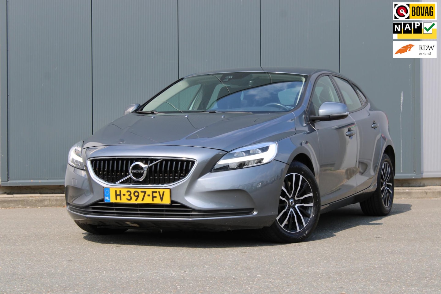 Volvo V40 - 1.5 T2 Polar+, Automaat, Trekhaak, Parkeersensoren, Climate Control, Cruise Control, Navig - AutoWereld.nl