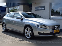 Volvo V60 - 1.5 T2 | 1e Eigenaar | Trekhaak | NL Auto | Xenon | Stoelverwarming | Dealer onderhouden
