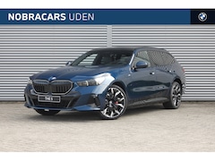 BMW 5-serie Touring - 530e M Sport Automaat / Panoramadak / Trekhaak / Bowers & Wilkins / Parking Assistant Prof