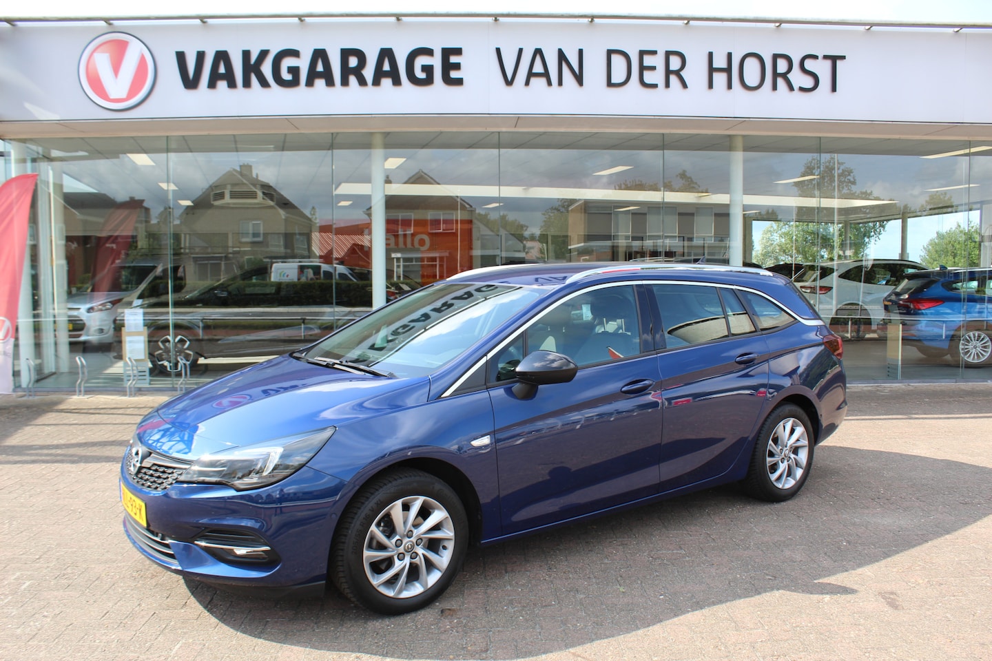 Opel Astra Sports Tourer - 1.2 110pk Elegance Climate control , Camera , Cruise control , Stoel en stuur verwarming B - AutoWereld.nl