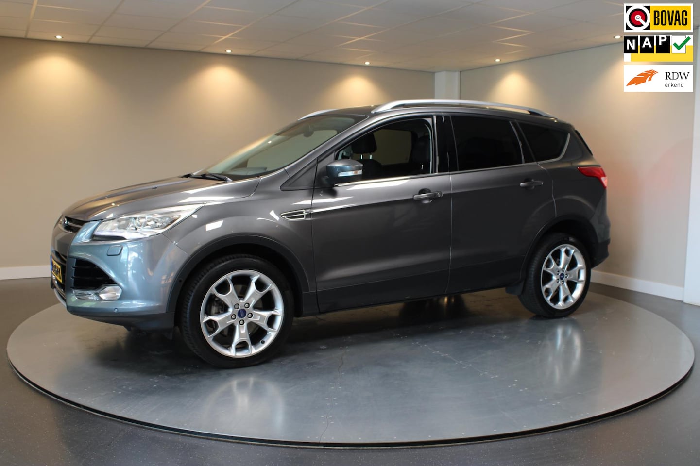 Ford Kuga - 1.6 Titanium Plus 4WD *Automaat* Trekhaak|Pano|Stoelverw. - AutoWereld.nl