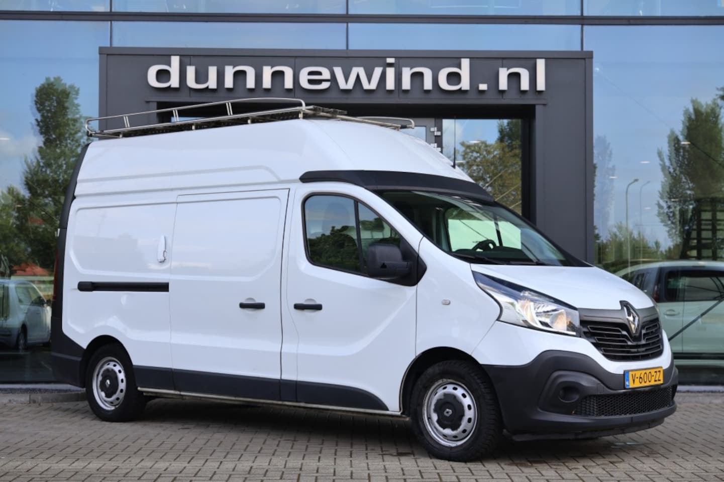 Renault Trafic - L2H2 1.6 Dci AIRCO*CRUISE*2x Schuifdeur*PDC*TREKHAAK*NL-Auto - AutoWereld.nl