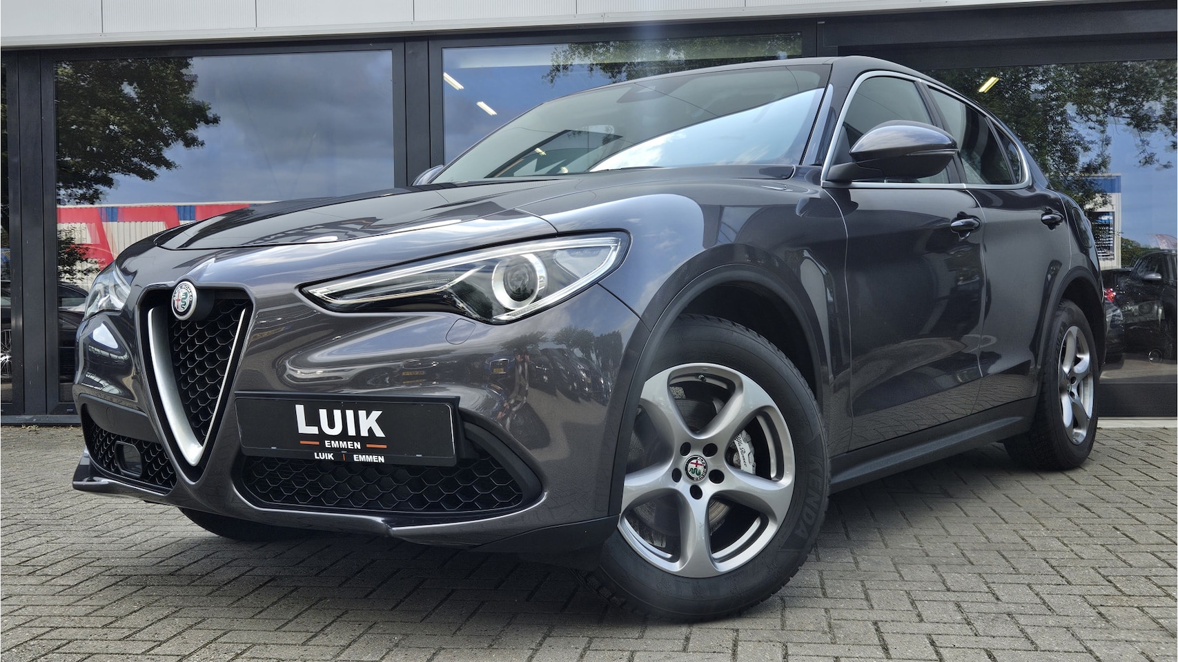 Alfa Romeo Stelvio - 2.0 T AWD Super + NAVIGATIE + XENON + VOLLEER + MEMORY - AutoWereld.nl