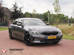 BMW 3-serie - 320i Business Edition | Apple Carplay | Trekhaak | Cruise Control | Automaat | Parkeersens