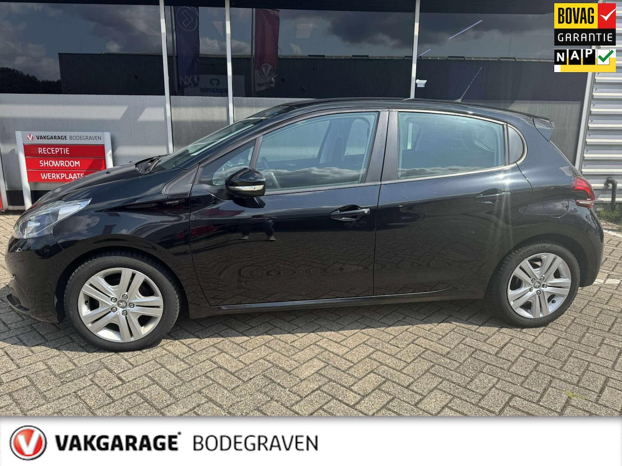 Peugeot 208 - 1.2 PureTech Signature NL-auto/Navi/Airco/Cruise controle - AutoWereld.nl