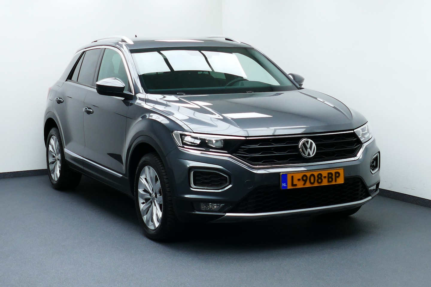 Volkswagen T-Roc - 1.5 150pk TSI Sport Business. Adaptief Cruise, Virt Cockpit, Camera, Led Koplampen - AutoWereld.nl